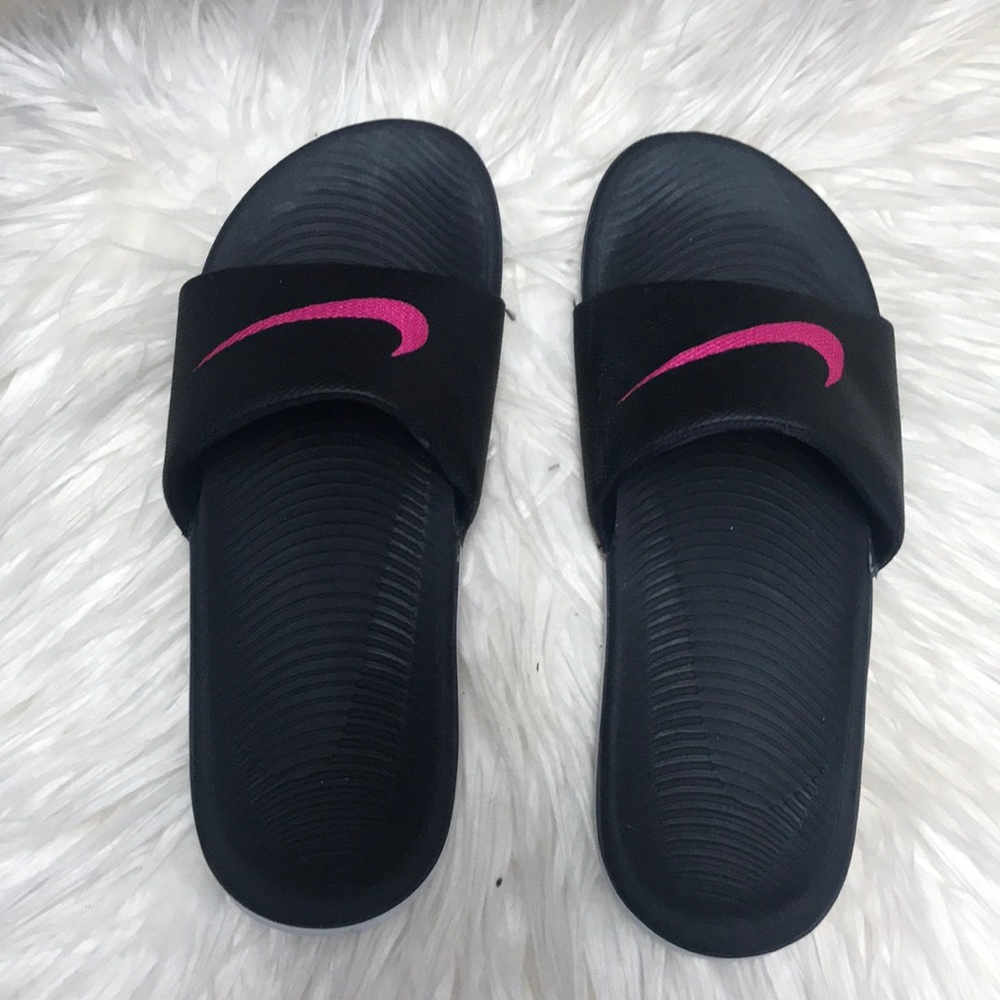 NIKE SLIDES